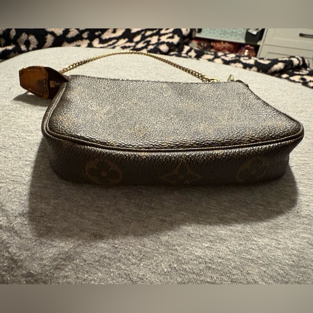 XSOLDX Louis Vuitton Pochette Accessoires Monogram Shoulder Bag Authentic - Picture 9 of 15